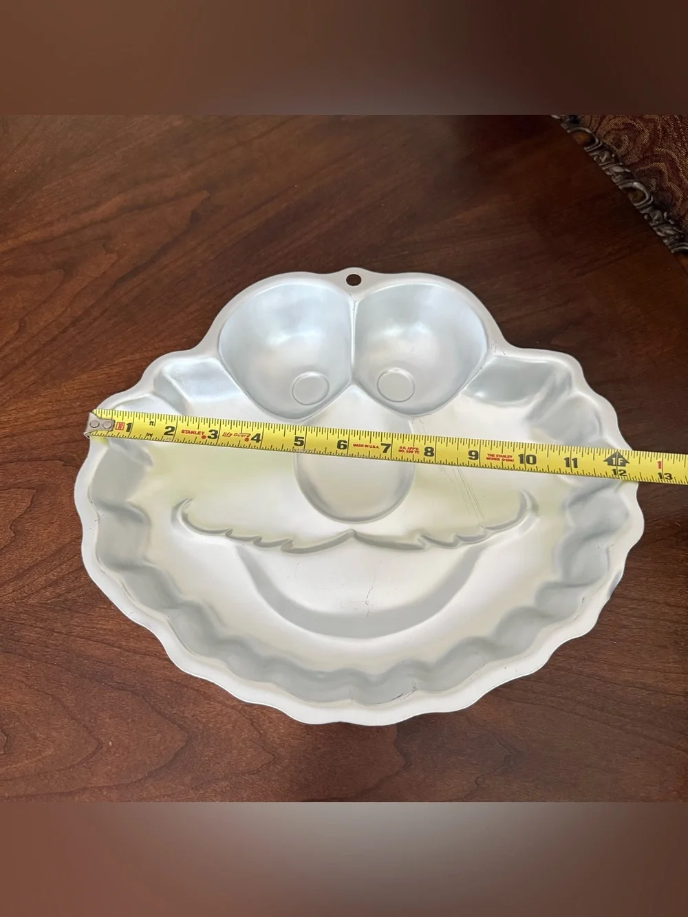 2002 Wilton Cake Pan Sesame Street Elmo Face (model 2105-3461)